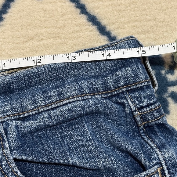 Vintage Levi’s Denim Shorts - Picture 3 of 3